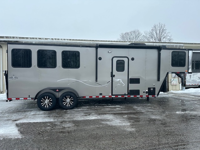 80 foot wide 7' 2-horse GN with slide out